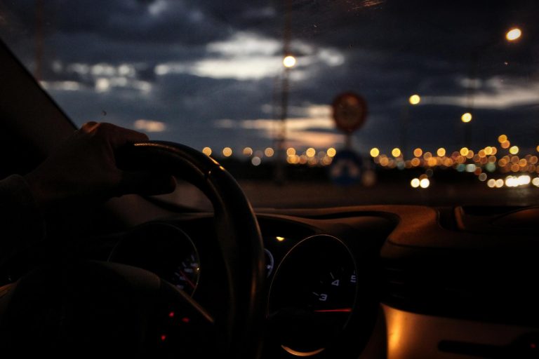 Consejos para conducir de noche con seguridad