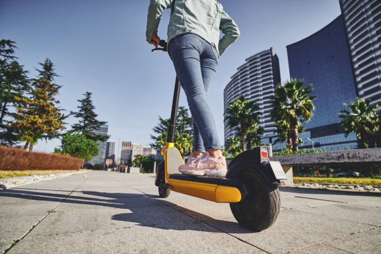 Seguro de patinete eléctrico: protección clave para la movilidad urbana